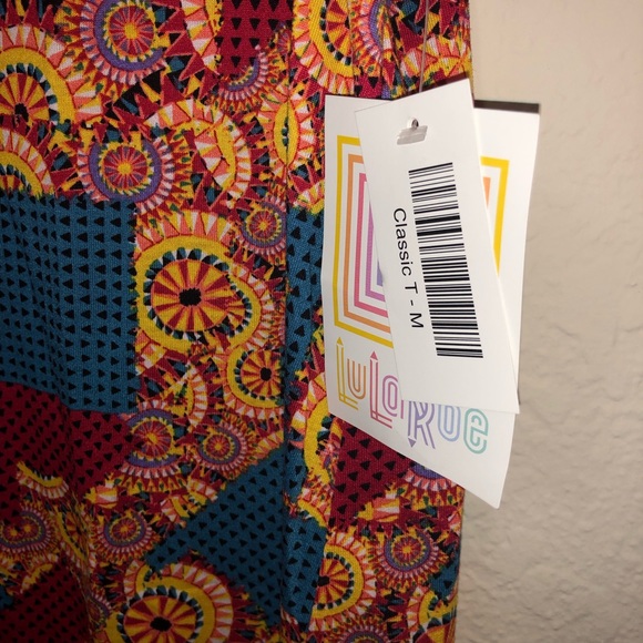 New with tags Lularoe Classic T Sz medium - Picture 4 of 4